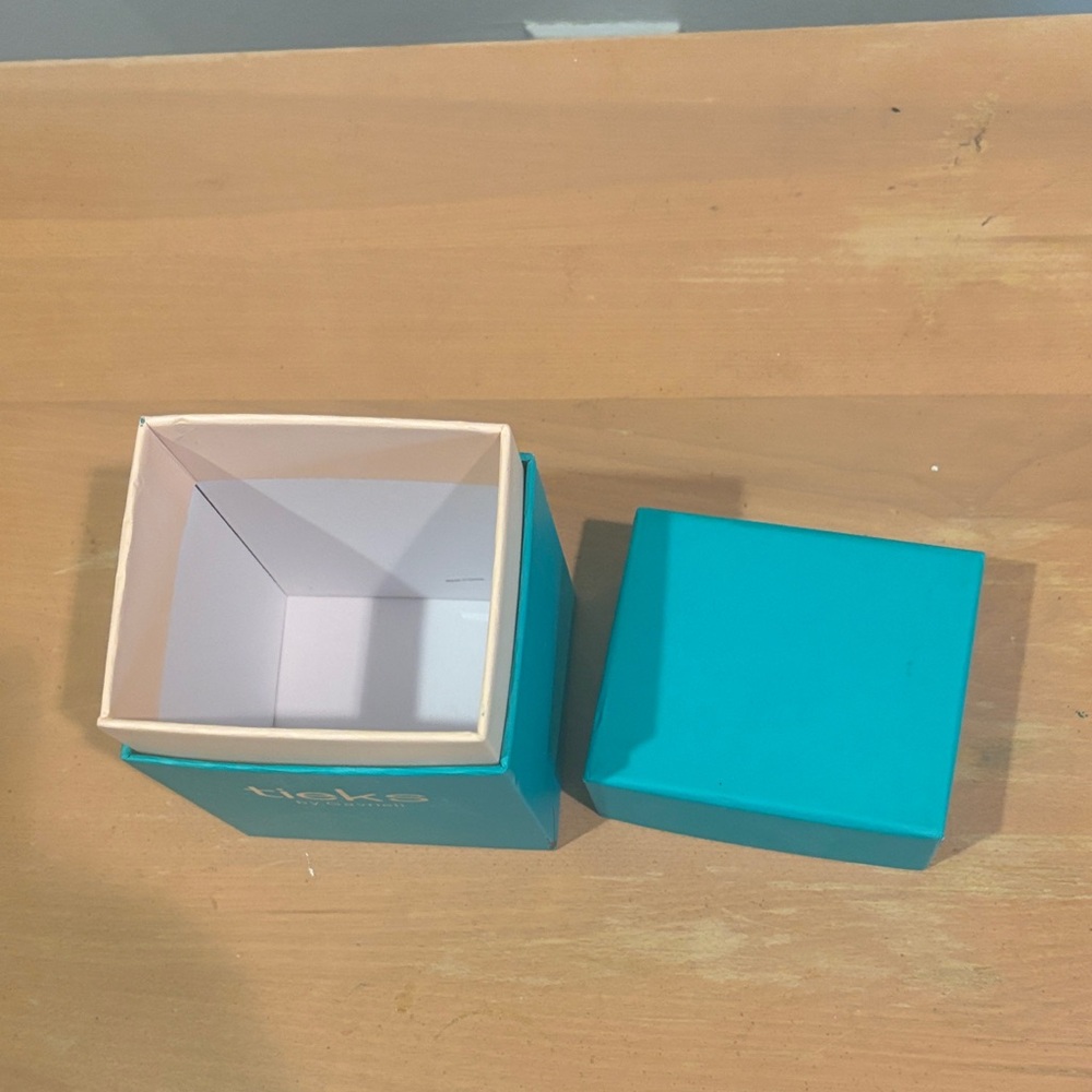 Tieks Turquoise Flats & Loafers BOX ONLY - Picture 2 of 7